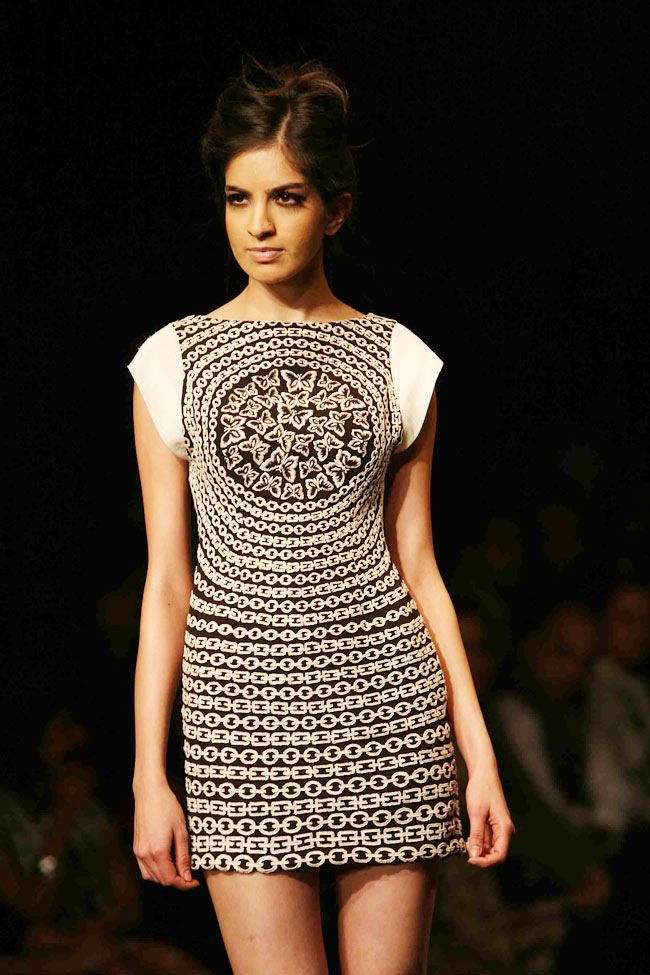 विल्‍स इंडिया फैशन वीक में मॉडलों का धमाल...| अन्‍य तस्‍वीरें