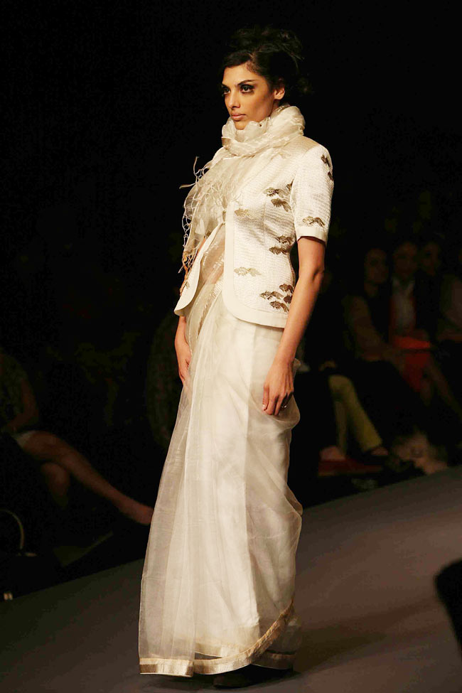 विल्‍स इंडिया फैशन वीक में मॉडलों का धमाल...| अन्‍य तस्‍वीरें