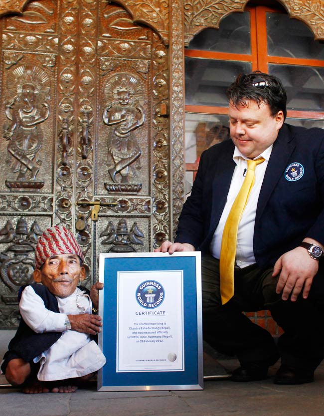 दुनिया के सबसे बौने आदमी की तस्‍वीरें