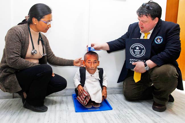 दुनिया के सबसे बौने आदमी की तस्‍वीरें