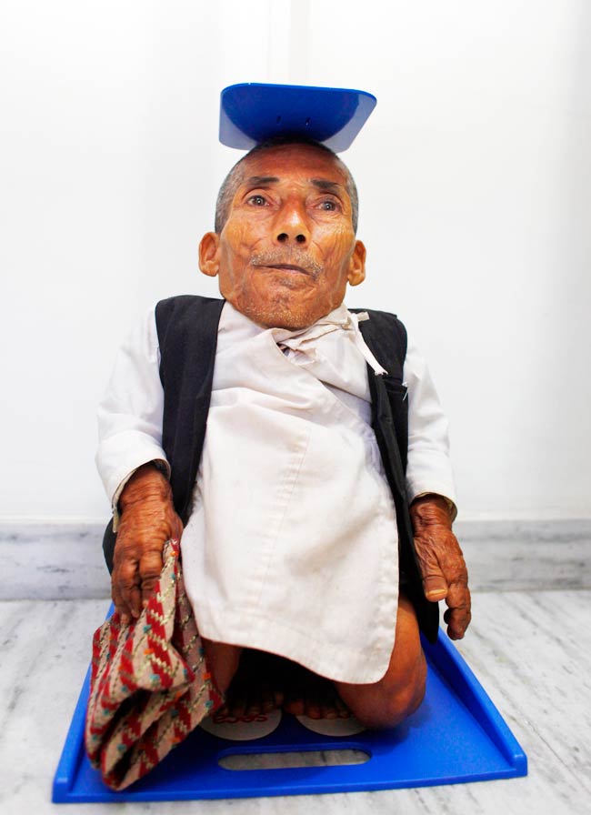 दुनिया के सबसे बौने आदमी की तस्‍वीरें