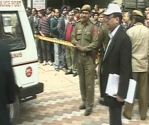 15 फरवरी 2012: तस्‍वीरों में देखें दिनभर की बड़ी खबरें | पढ़ें