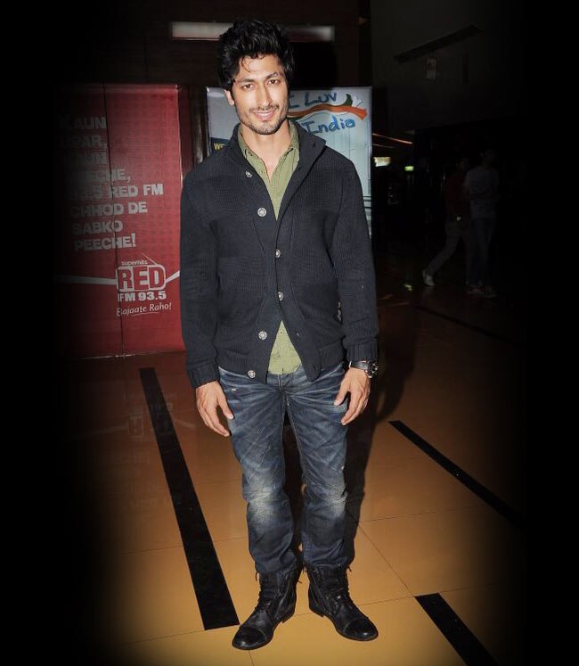 'एक दीवाना था' की स्‍क्रीनिंग पर जुटे सितारे | बोल्‍ड बालाएं