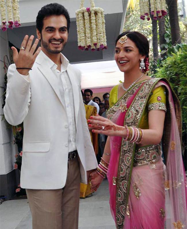 तस्वीरों में देखें ईशा देओल और भरत की सगाई