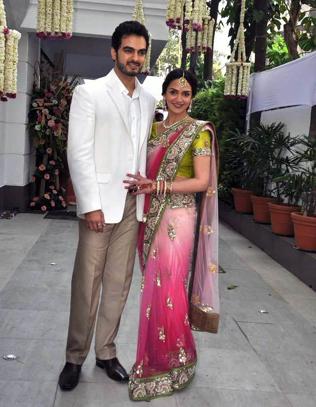 तस्वीरों में देखें ईशा देओल और भरत की सगाई