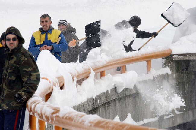 यूरोप में भारी बर्फबारी, आम जिंदगी प्रभावित