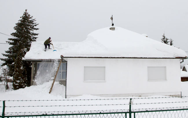 यूरोप में भारी बर्फबारी, आम जिंदगी प्रभावित