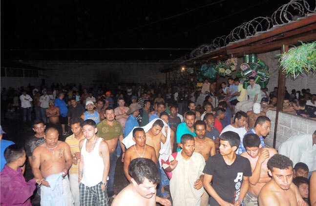 होंडुरास: आग लगने से 350 से अधिक कैदियों की मौत