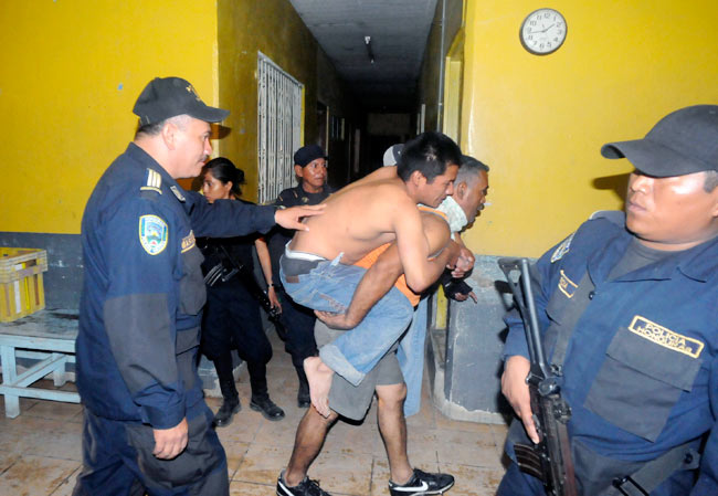 होंडुरास: आग लगने से 350 से अधिक कैदियों की मौत