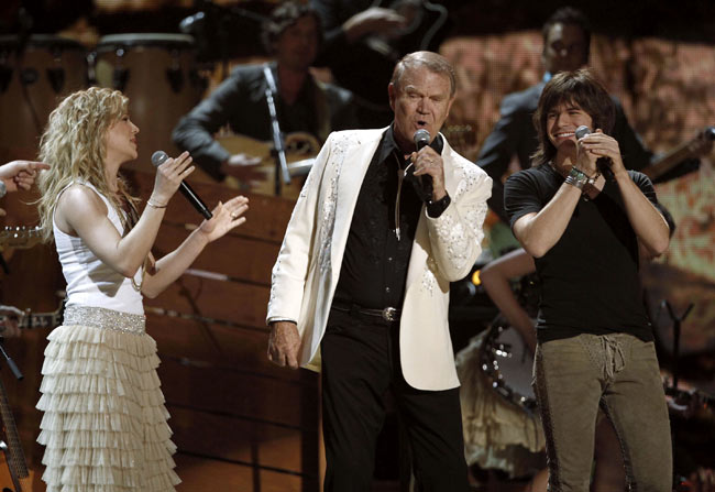 ग्रैमी अवॉर्ड्स समारोह में पहुंचे संगीत जगत के दिग्गज