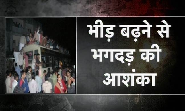 गुजरात: मंदिर में भगदड़, 8 मरे, 30 जख्‍मी