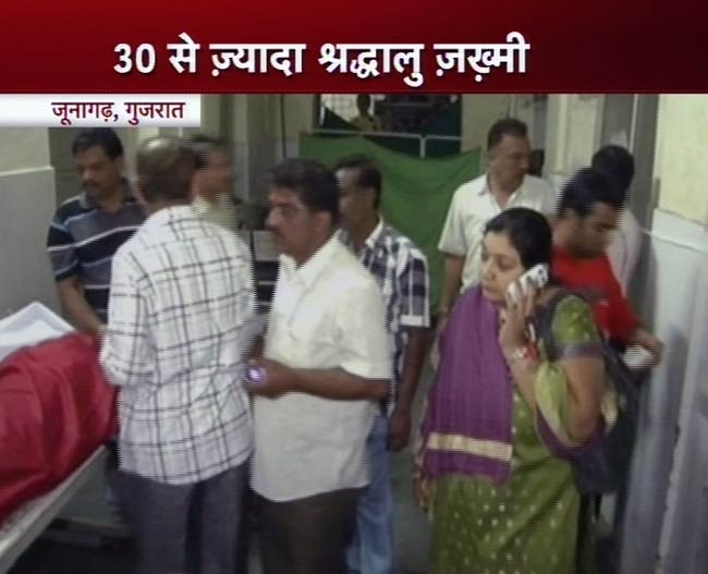 गुजरात: मंदिर में भगदड़, 8 मरे, 30 जख्‍मी