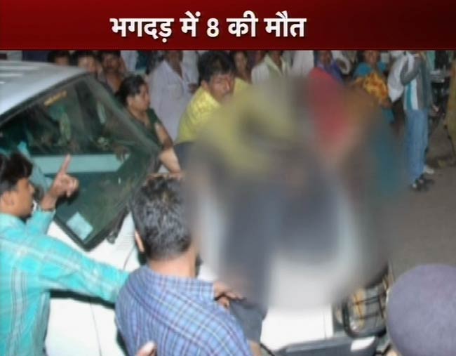 गुजरात: मंदिर में भगदड़, 8 मरे, 30 जख्‍मी