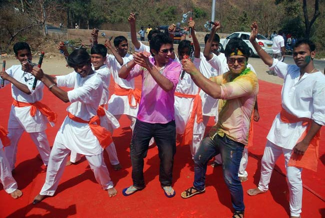 टीवीपुर के सितारों का होली धमाल । सितारों की मस्‍ती