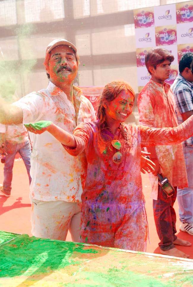 टीवीपुर के सितारों का होली धमाल । सितारों की मस्‍ती