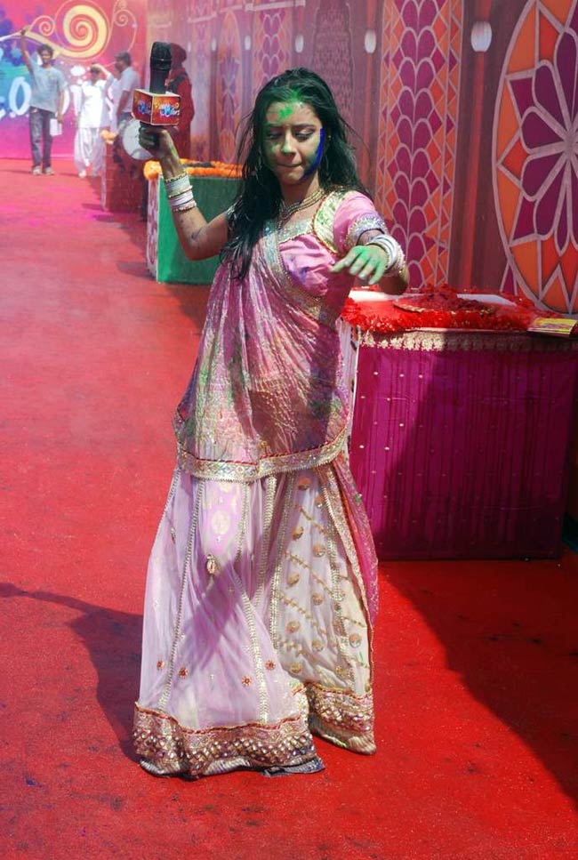 टीवीपुर के सितारों का होली धमाल । सितारों की मस्‍ती