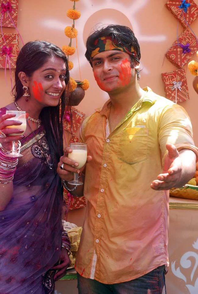 टीवीपुर के सितारों का होली धमाल । सितारों की मस्‍ती