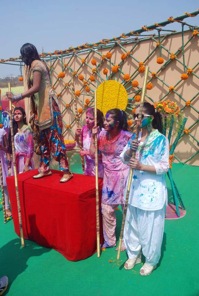 टीवीपुर के सितारों का होली धमाल । सितारों की मस्‍ती