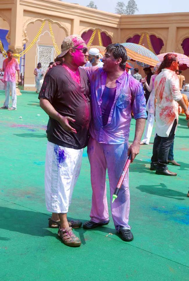 टीवीपुर के सितारों का होली धमाल । सितारों की मस्‍ती