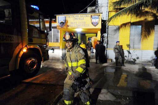 15 फरवरी 2012: तस्‍वीरों में देखें दिनभर की बड़ी खबरें | पढ़ें