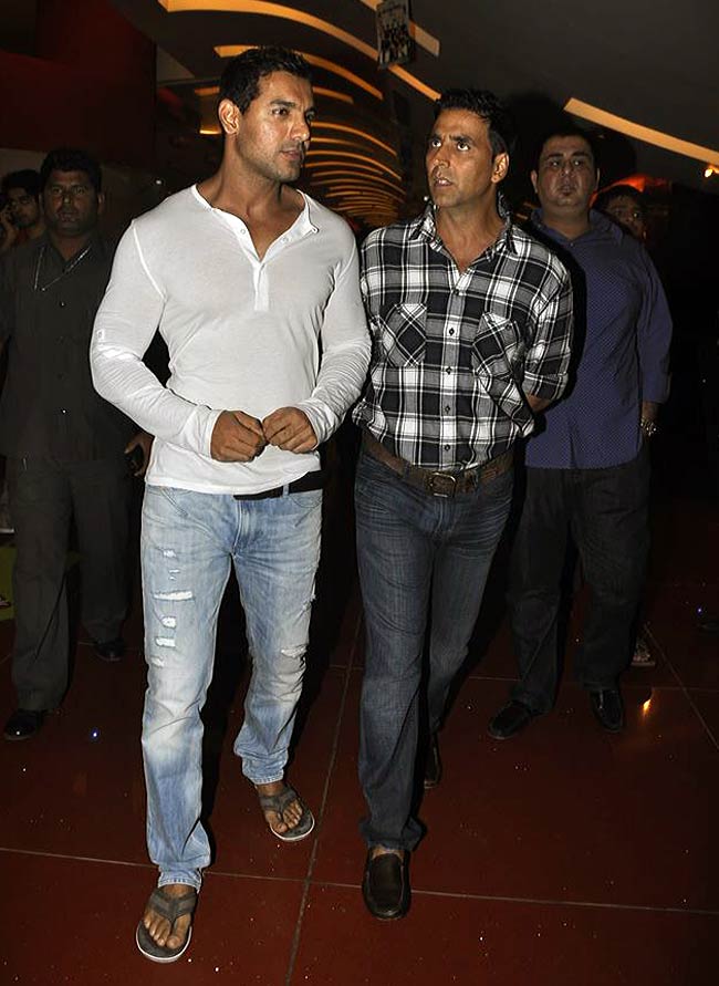 'हाउसफुल-2: द डर्टी डजन' का फर्स्‍ट लुक लॉन्‍च | जिस्‍म दिखाने की होड