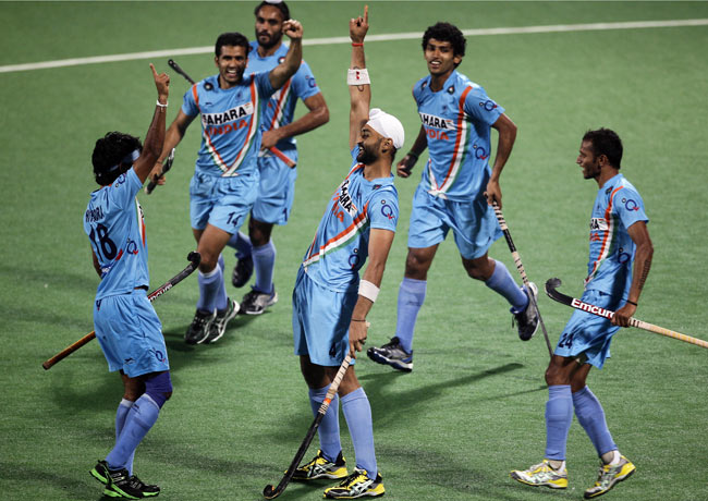 22 फरवरी 2012: तस्‍वीरों में देखें दिनभर की बड़ी खबरें | पढ़ें