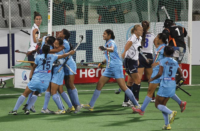 24 फरवरी 2012: तस्‍वीरों में देखें दिनभर की बड़ी खबरें | पढ़ें