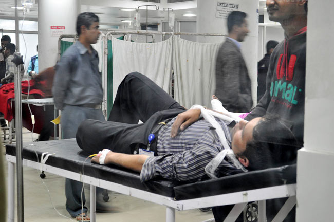 तस्वीरों में देखें गुवाहाटी में ब्लास्ट के बाद की हालत