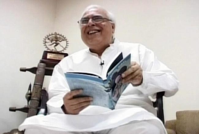 21 फरवरी 2012: तस्‍वीरों में देखें दिनभर की बड़ी खबरें | पढ़ें