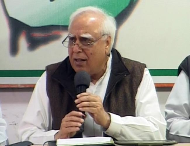 21 फरवरी 2012: तस्‍वीरों में देखें दिनभर की बड़ी खबरें | पढ़ें