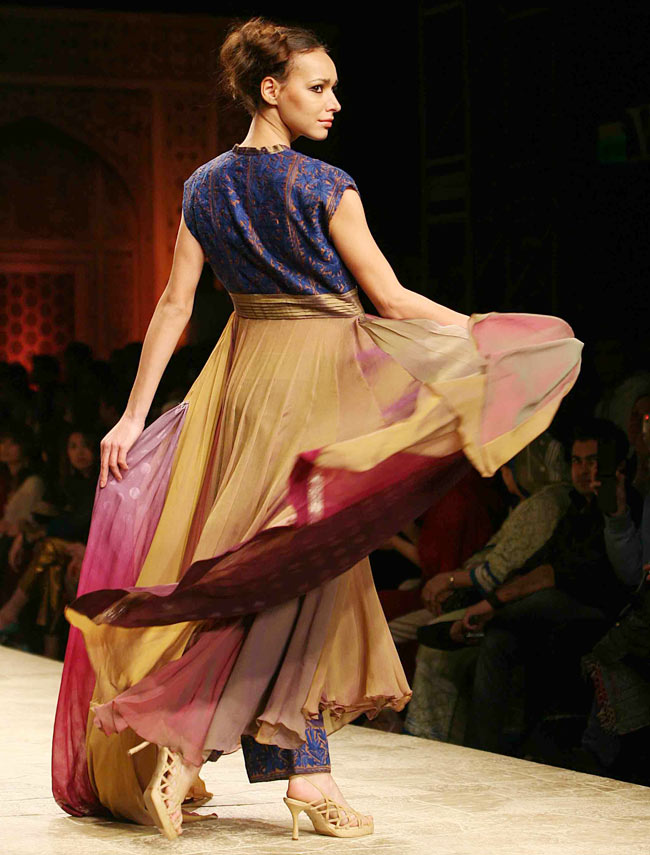 WIFW: मनीष मल्‍होत्रा ने दिल्‍ली में बिखेरा कश्‍मीर का जादू