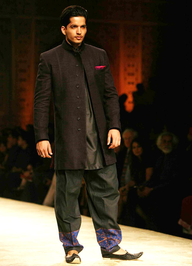 WIFW: मनीष मल्‍होत्रा ने दिल्‍ली में बिखेरा कश्‍मीर का जादू