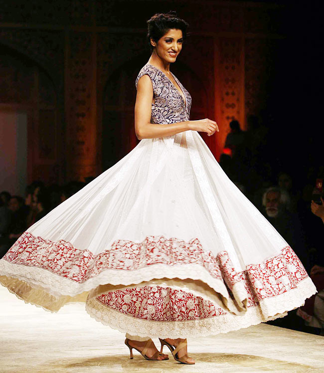 WIFW: मनीष मल्‍होत्रा ने दिल्‍ली में बिखेरा कश्‍मीर का जादू