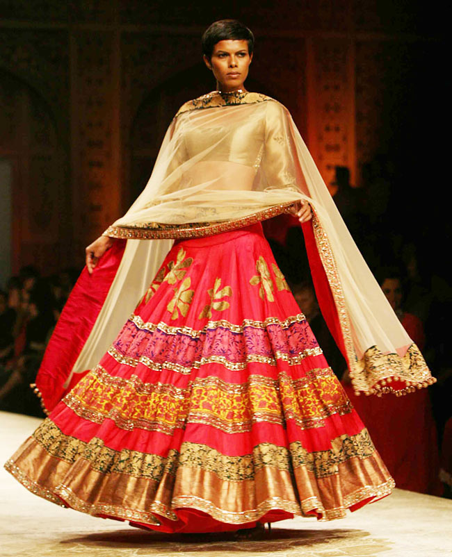 WIFW: मनीष मल्‍होत्रा ने दिल्‍ली में बिखेरा कश्‍मीर का जादू