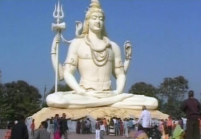 भोले शंकर से गुंजायमन हुआ मंदिर