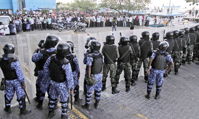 मालदीव में मोहम्मद नशीद के इस्तीफे के बाद हिंसा-प्रदर्शन