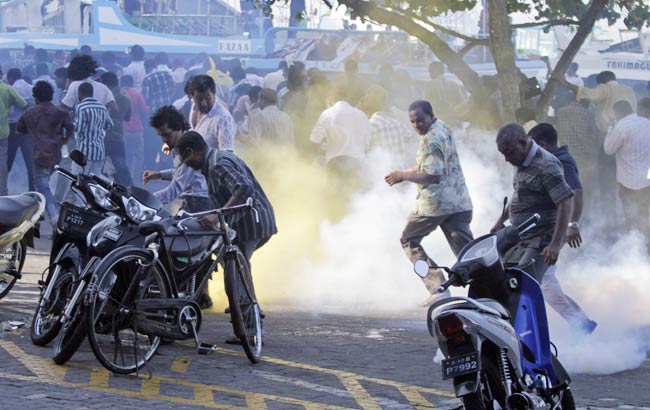 मालदीव में मोहम्मद नशीद के इस्तीफे के बाद हिंसा-प्रदर्शन