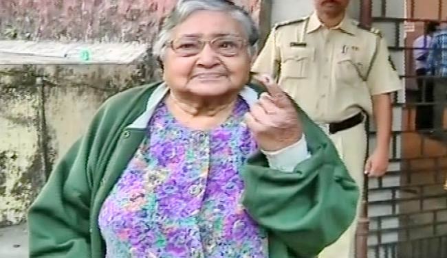 16 फरवरी 2012: तस्‍वीरों में देखें दिनभर की बड़ी खबरें  | पढ़ें