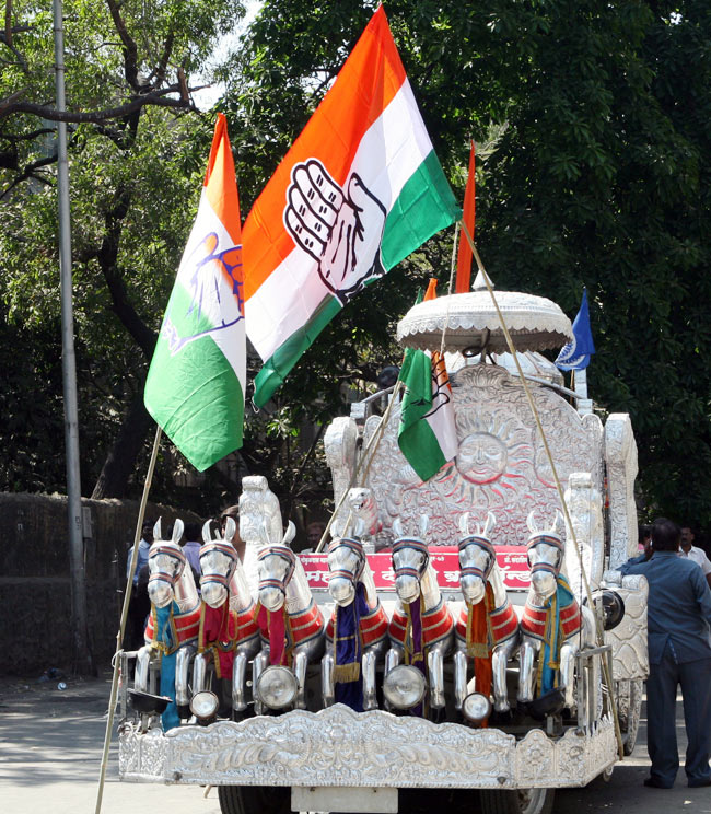 17 फरवरी 2012: तस्‍वीरों में देखें दिनभर की बड़ी खबरें | पढ़ें