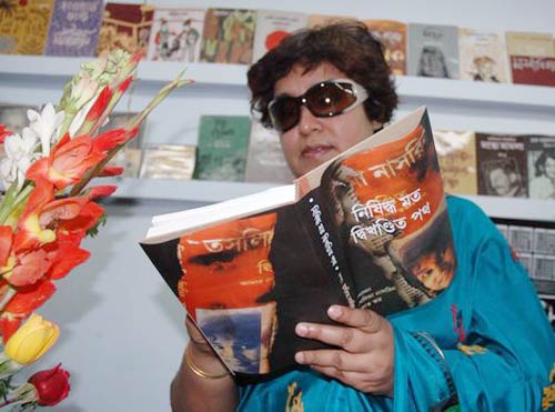 02 फरवरी 2012: तस्‍वीरों में देखें दिनभर की बड़ी खबरें | पढ़ें