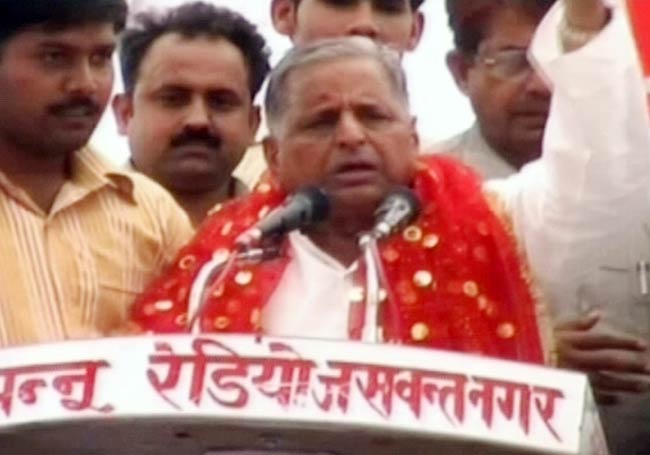 12 फरवरी 2012: तस्‍वीरों में देखें दिनभर की बड़ी खबरें