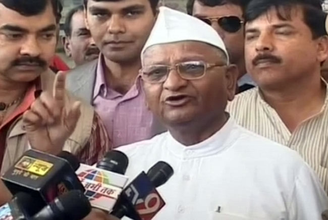 22 फरवरी 2012: तस्‍वीरों में देखें दिनभर की बड़ी खबरें | पढ़ें