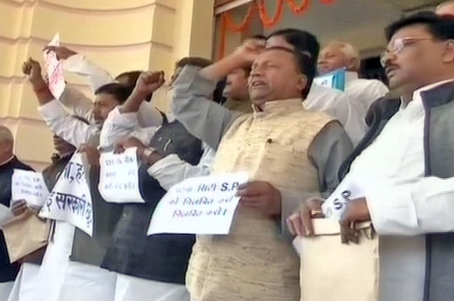 22 फरवरी 2012: तस्‍वीरों में देखें दिनभर की बड़ी खबरें | पढ़ें