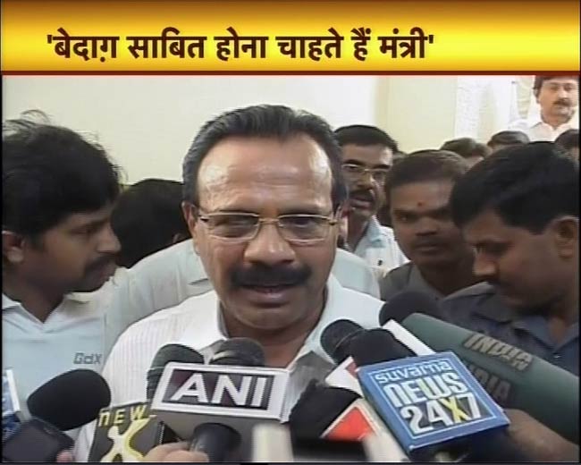 8 फरवरी 2012: तस्‍वीरों में देखें दिनभर की बड़ी खबरें । पढ़ें