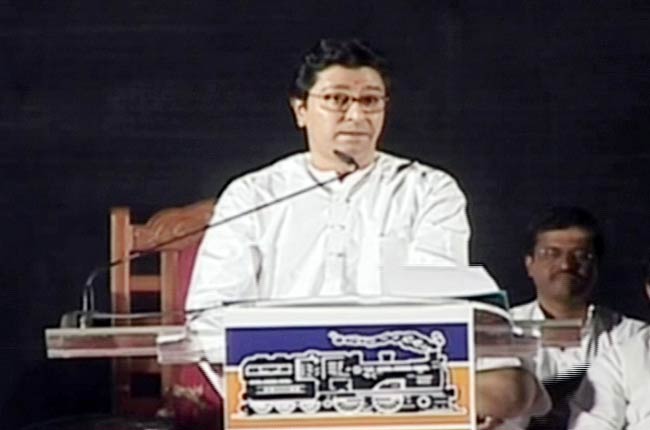 12 फरवरी 2012: तस्‍वीरों में देखें दिनभर की बड़ी खबरें