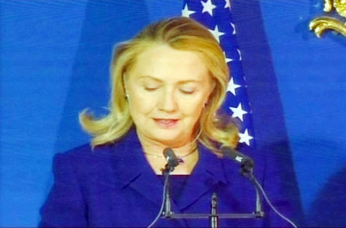 27 फरवरी 2012: तस्‍वीरों में देखें दिनभर की बड़ी खबरें