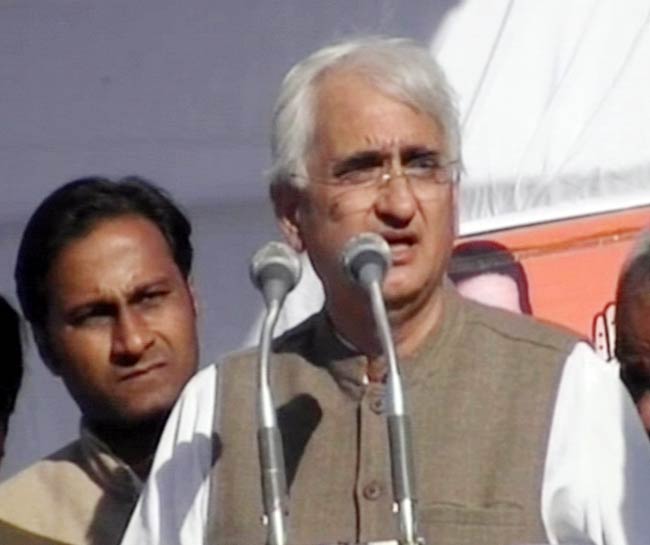 12 फरवरी 2012: तस्‍वीरों में देखें दिनभर की बड़ी खबरें