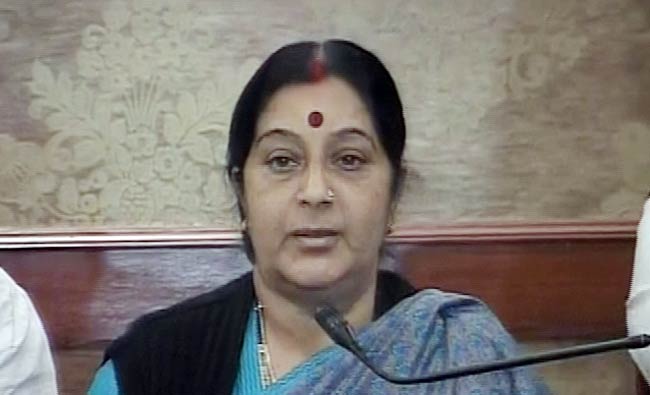 12 फरवरी 2012: तस्‍वीरों में देखें दिनभर की बड़ी खबरें