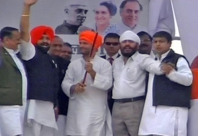 24 फरवरी 2012: तस्‍वीरों में देखें दिनभर की बड़ी खबरें | पढ़ें