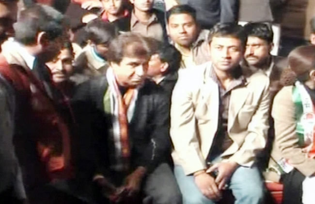 05 फरवरी 2012: तस्‍वीरों में देखें दिनभर की बड़ी खबरें | पढ़ें